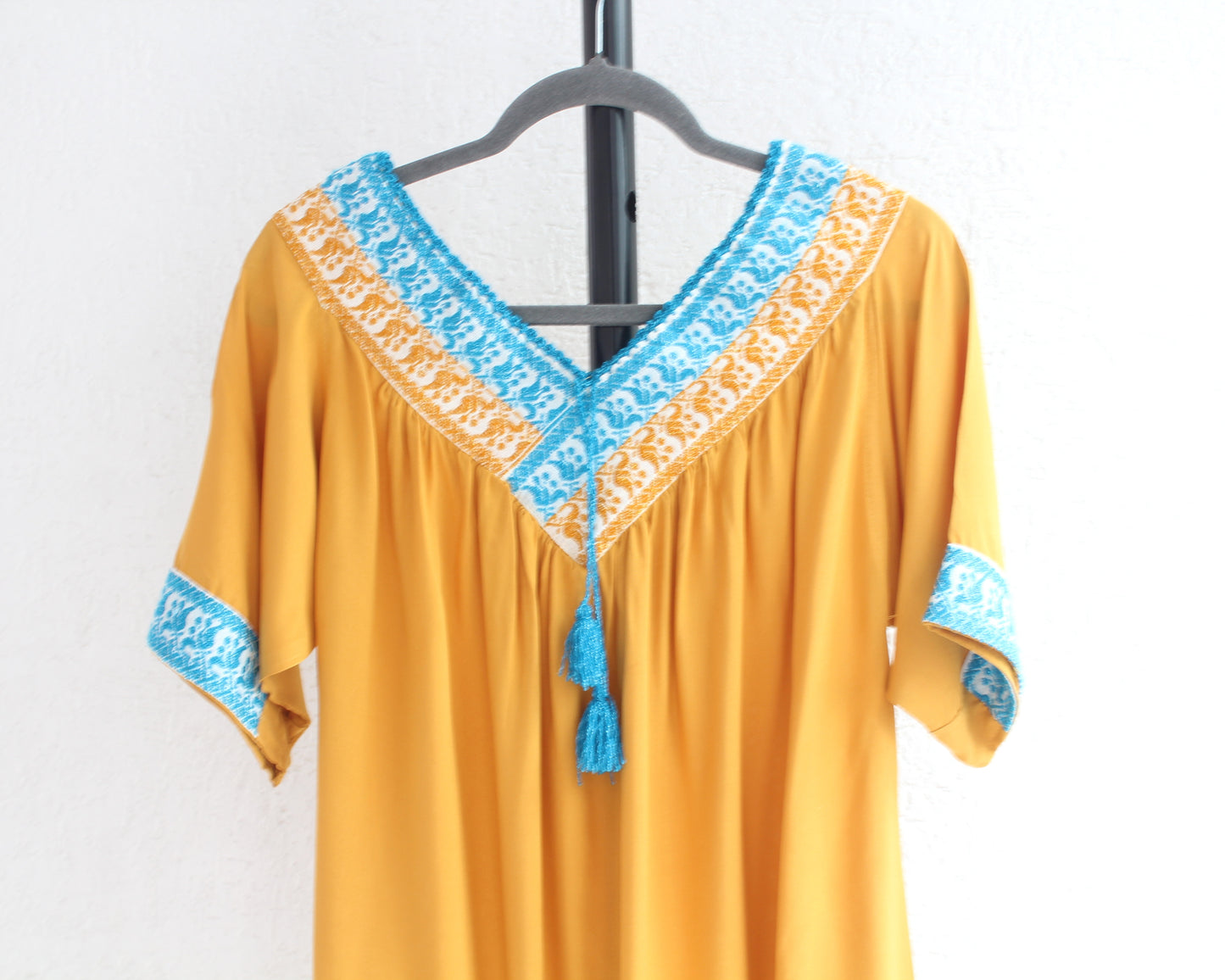 Blusa Cuello V Amarillo Azul