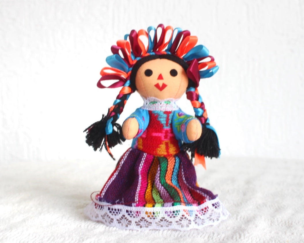 Muñeca Lelé Pequeña Azul Naranja Vino