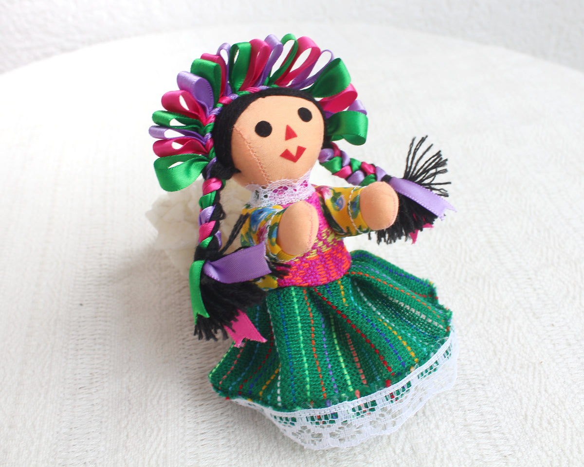 Muñeca Lelé Pequeña Verde Rosa Lila
