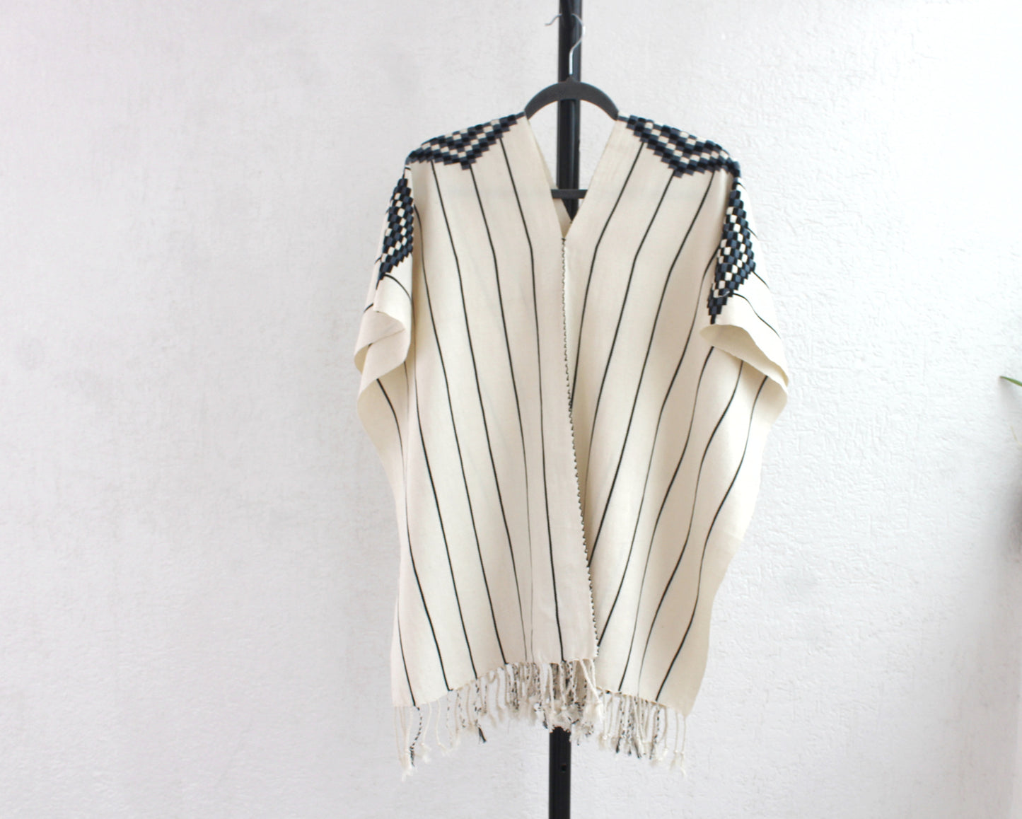 Jorongo Rombos Blanco Lineas Negras Gris
