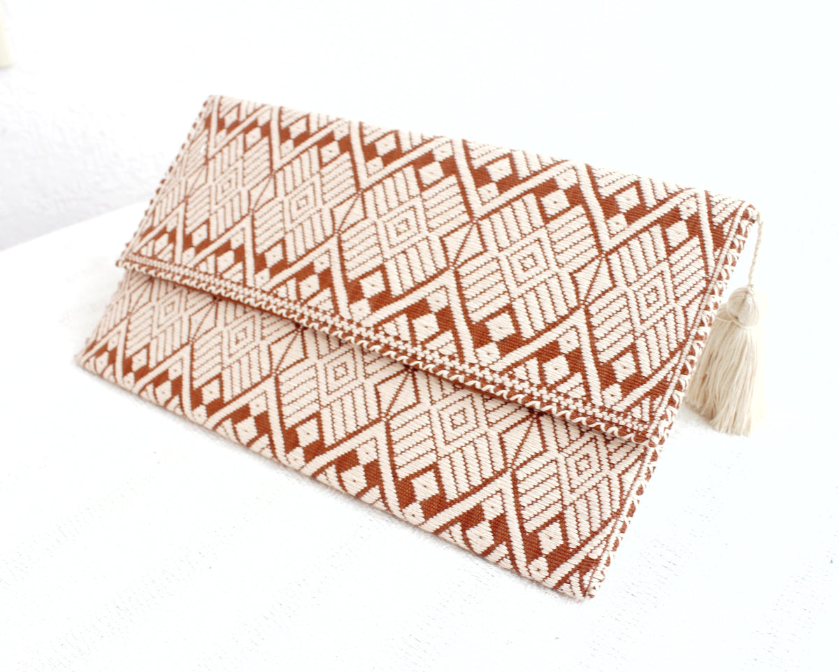 Clutch Artesanal Estrellas Perla Marrón