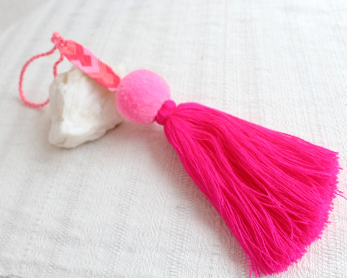 Campanitas, pompón y pulsera Rosa Mexicano