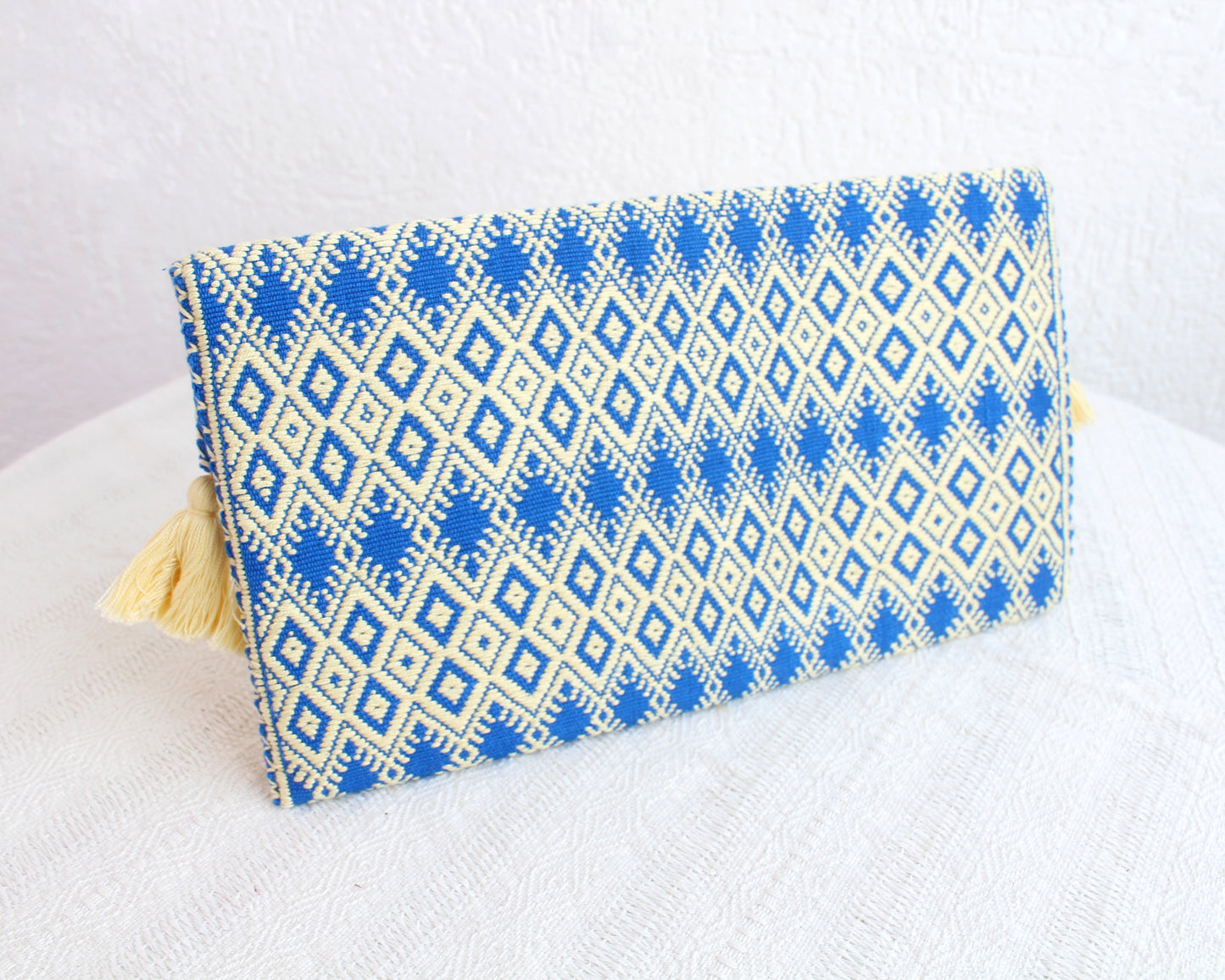 Clutch Artesanal SCH ’IXAL Corona Amarillo Azul