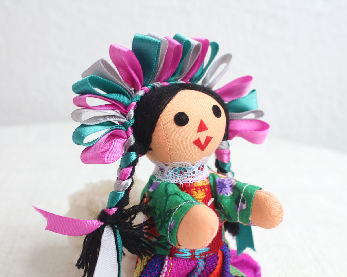Muñeca Lelé Pequeña Rosa Verde Gris