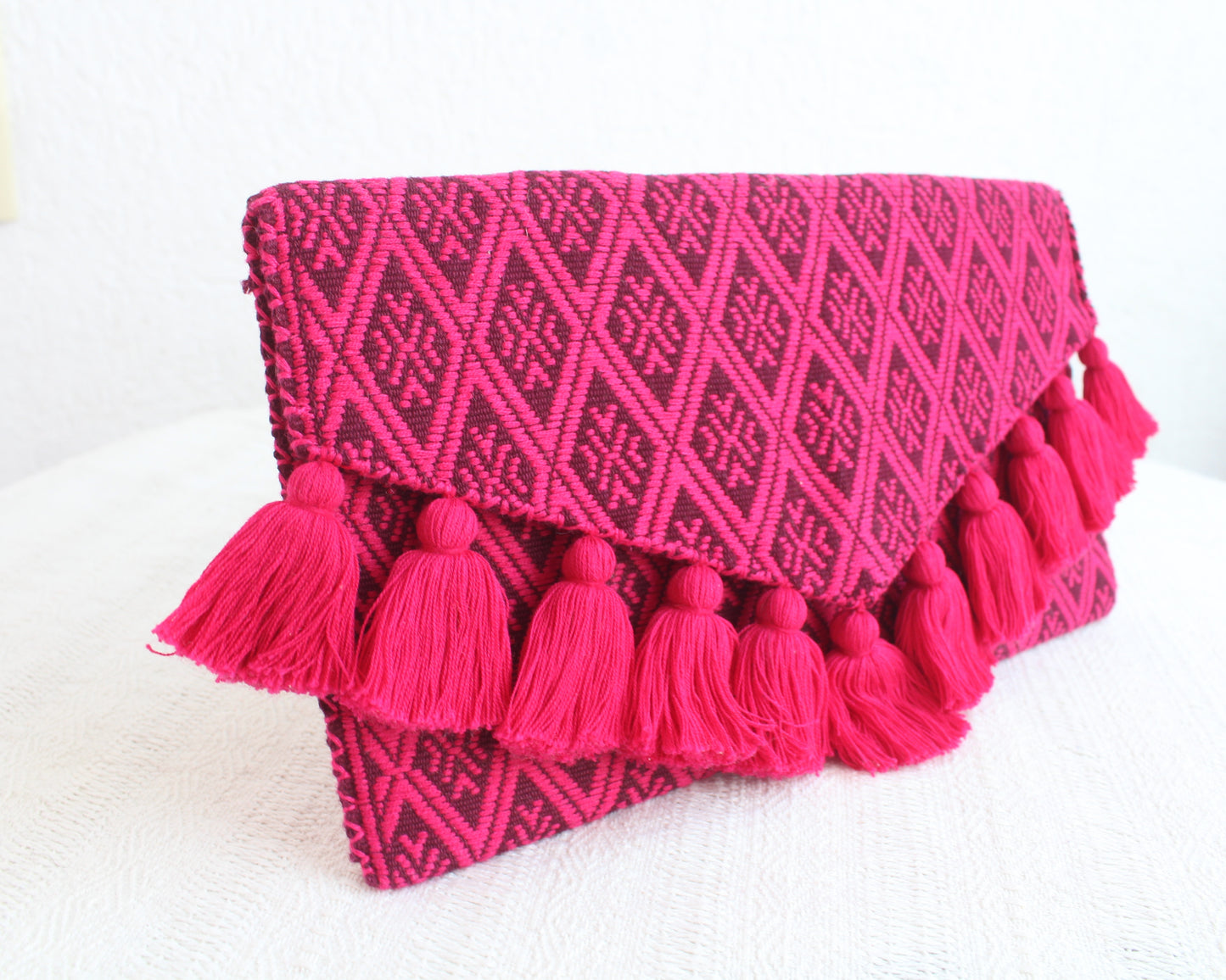 Clutch Artesanal Estrellas Fiusha Negro