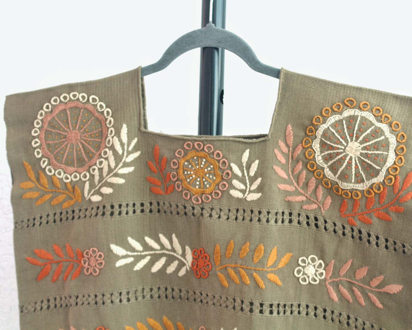Crop Top Flores Rococo Verde Olivo