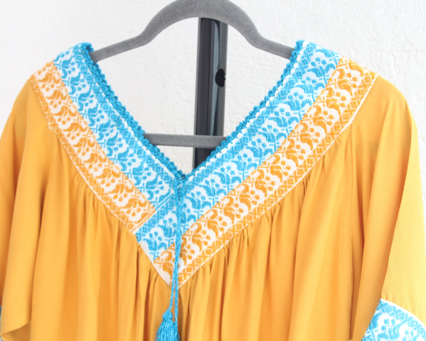 Blusa Cuello V Amarillo Azul