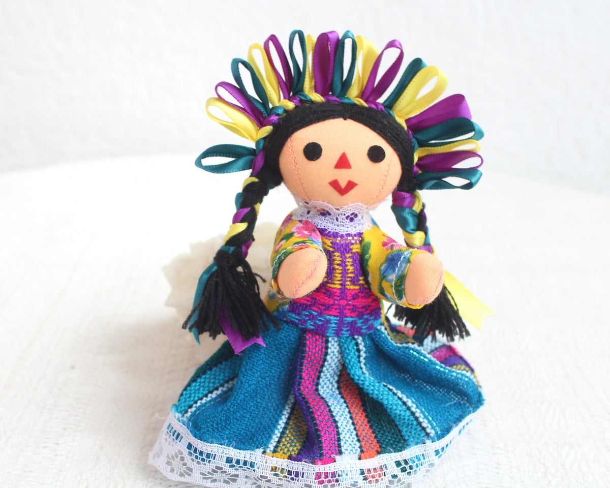 Muñeca Lelé Pequeña Amarillo Verde Violeta