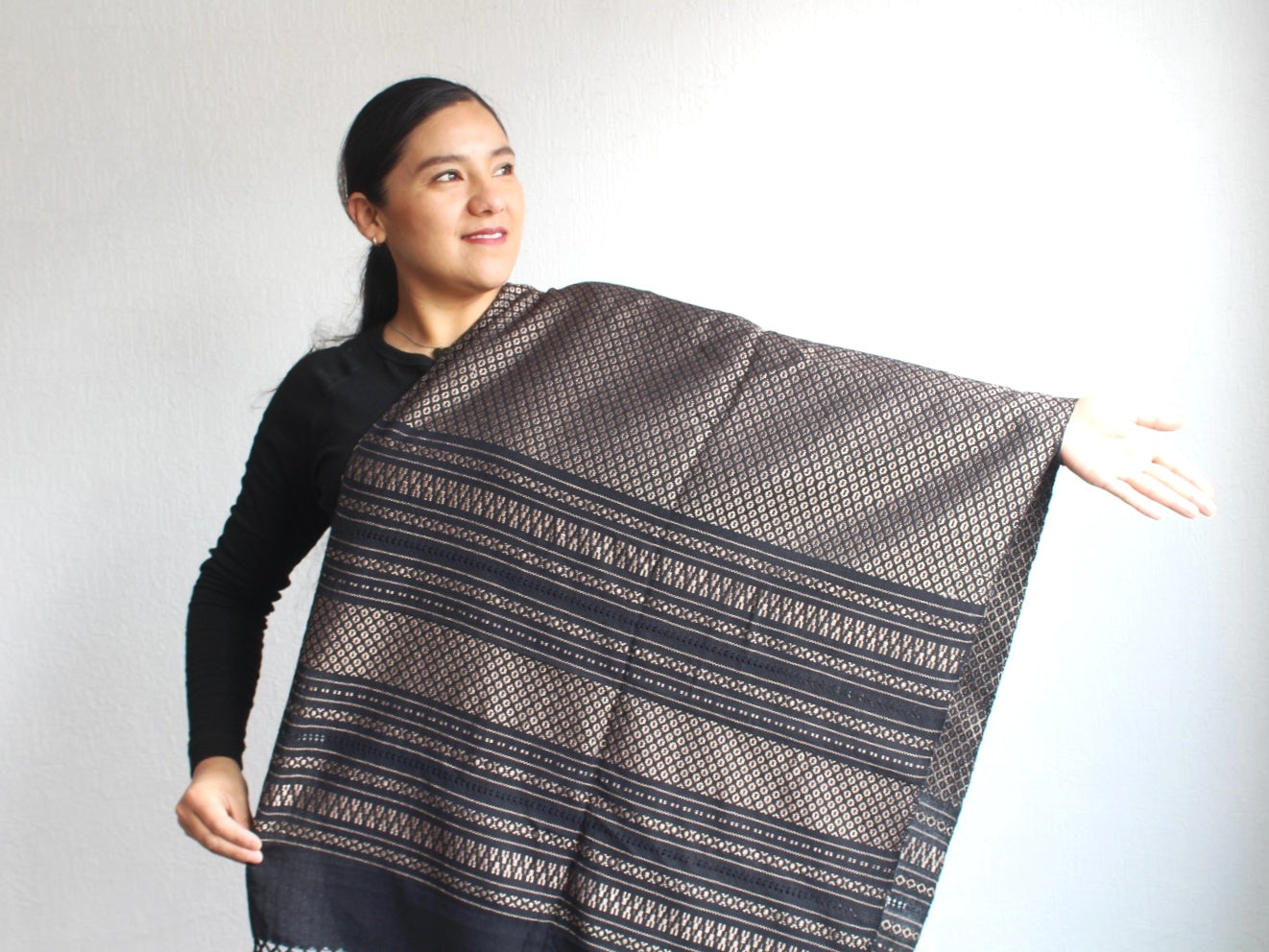 Rebozo Martha Negro Dorado