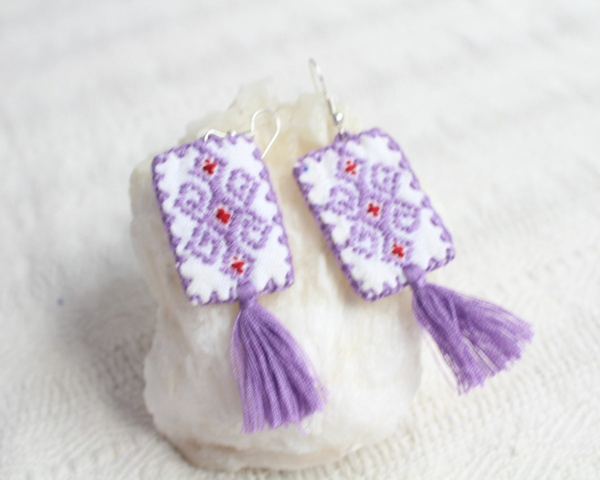 Aretes Rectángulos Bordado Lila