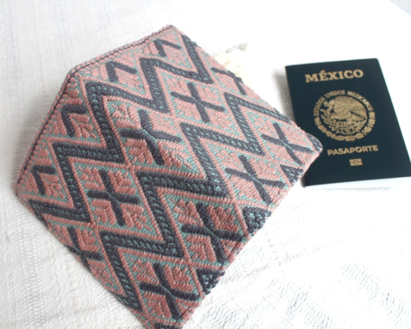 Porta Pasaporte Flores Rosa Gris Menta