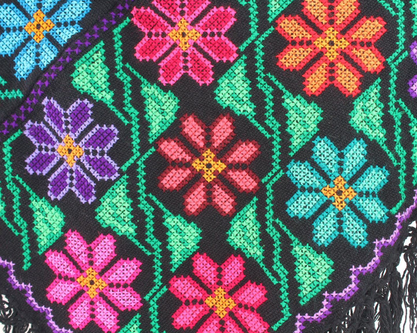 Mañanita Florecitas Negro Bordado Punto de Cruz