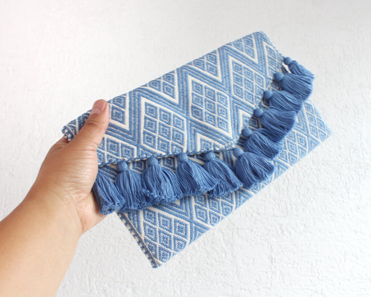 Clutch Artesanal "BATS’I LUCH" Blanco Azul