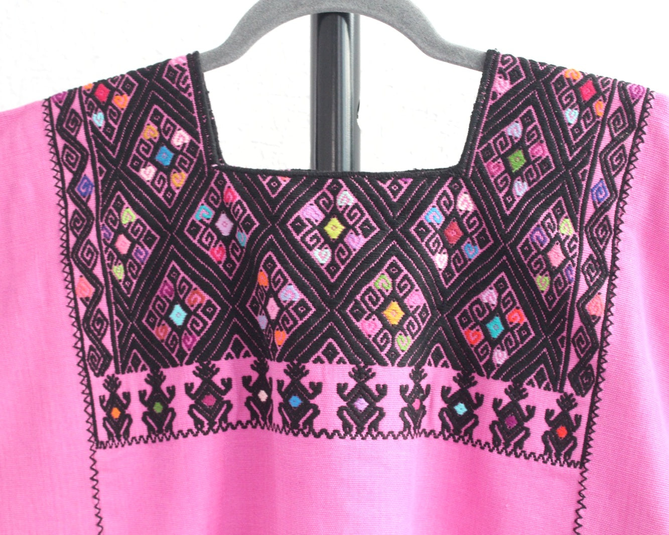 Huipil Corto Laura XL - 2XL Pejel Rosa Negro