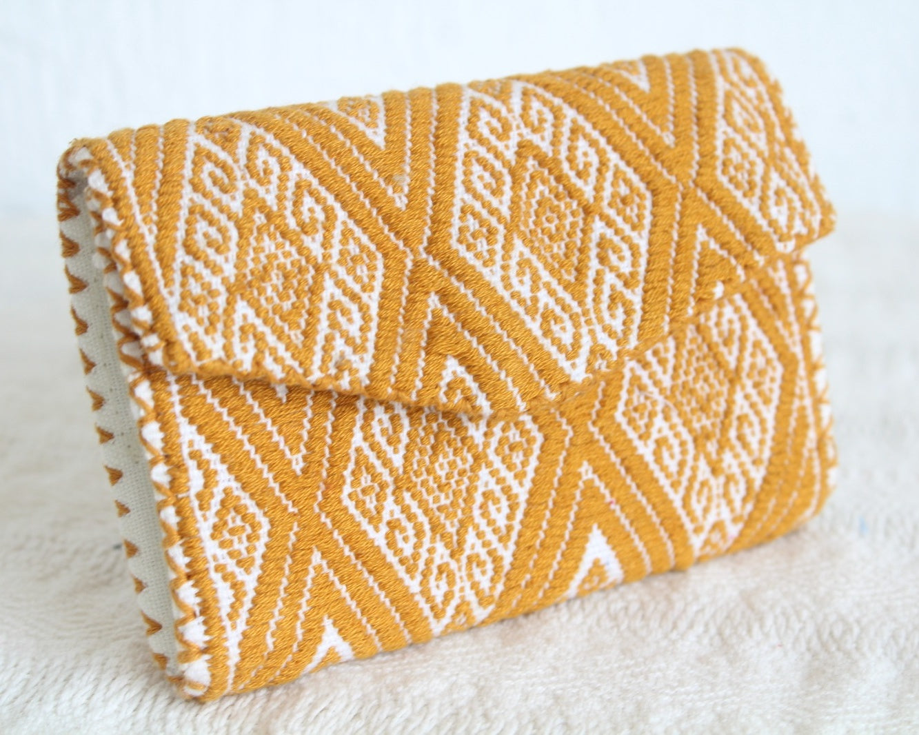 Cartera XOCOM BALUMIL Mostaza Blanco