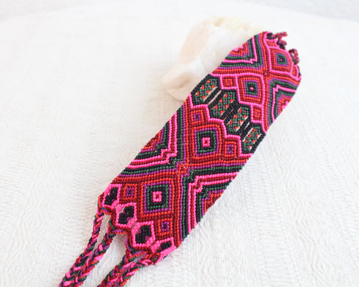 Pulsera Tejida Rosa