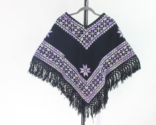 Mañanita Negra  Flores Lila Bordado Punto de Cruz