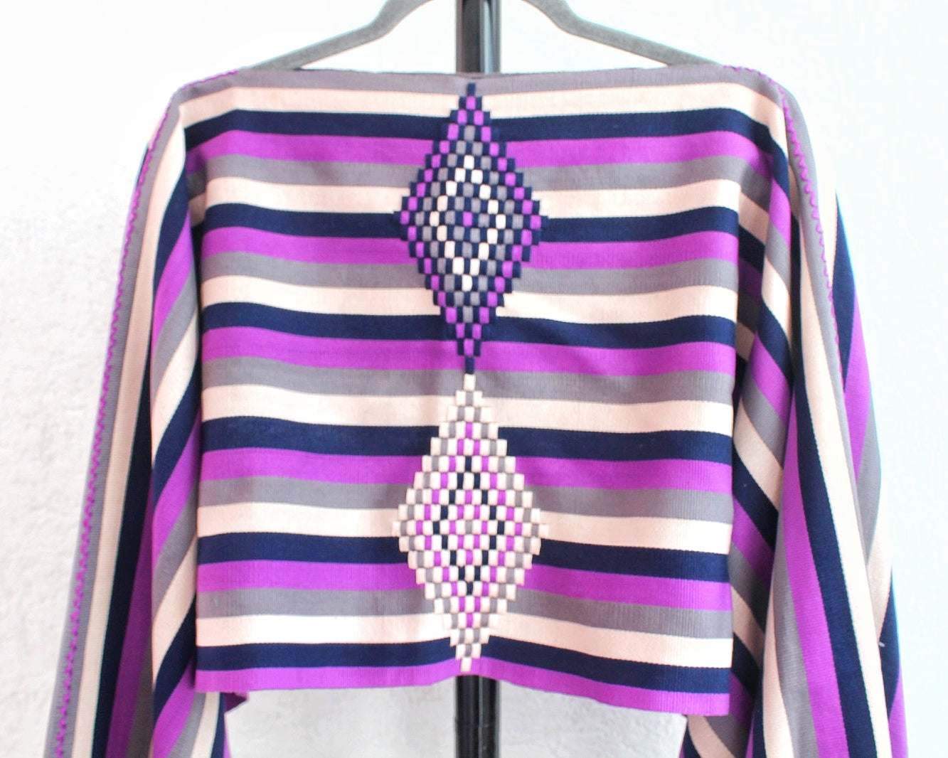 Jorongo Rombos Lila Negro Crema