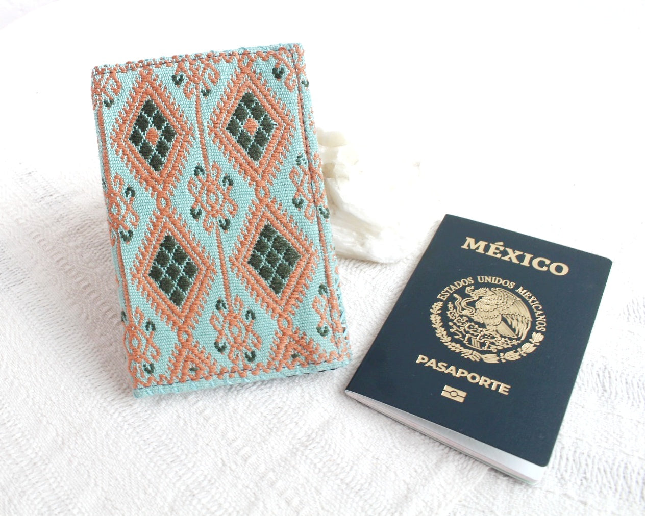 Porta Pasaporte Grecas Menta Coral