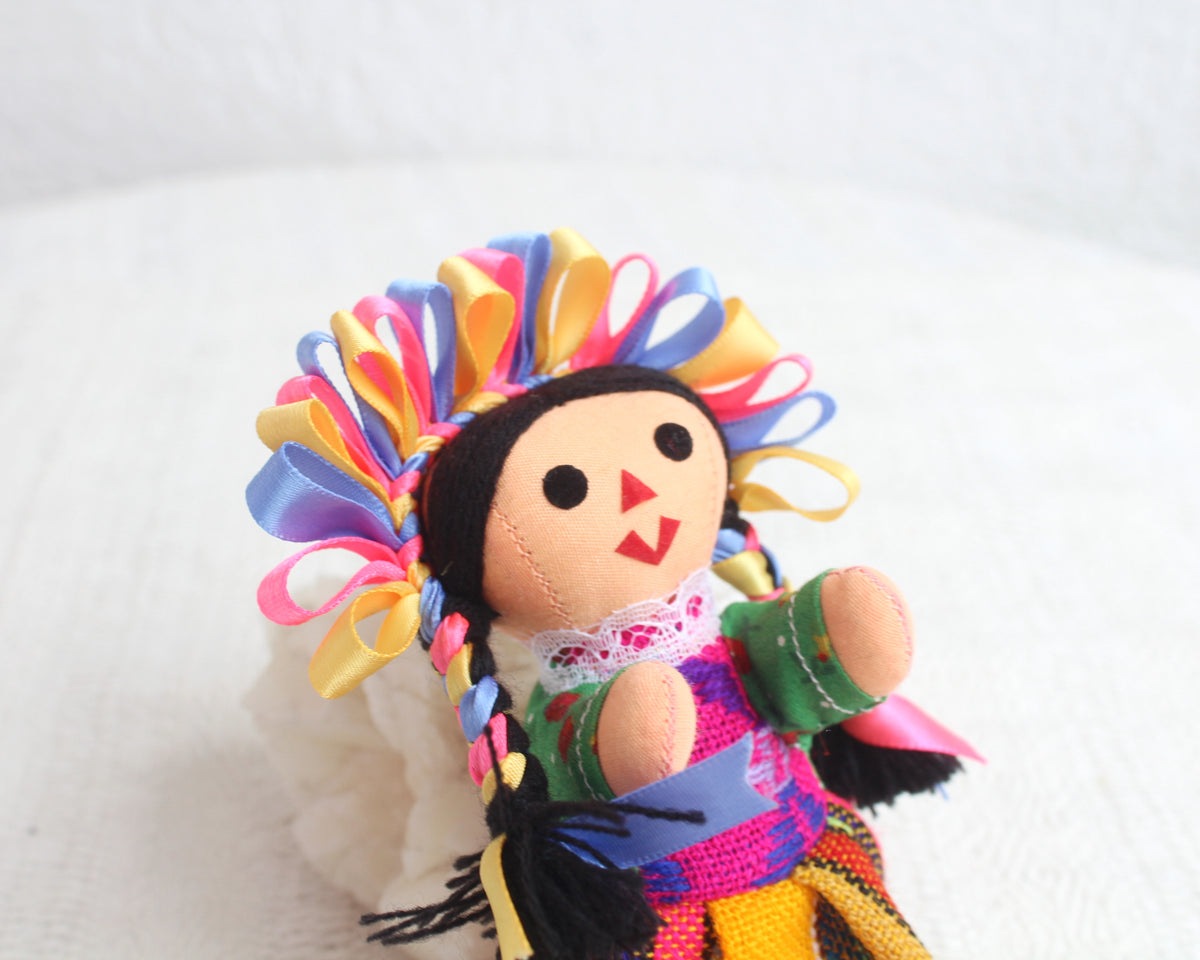 Muñeca Lelé Pequeña Lila Rosa Amarillo