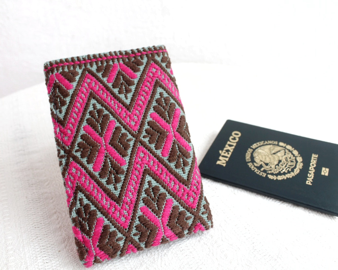 Porta Pasaporte Flores Café Rosa Menta