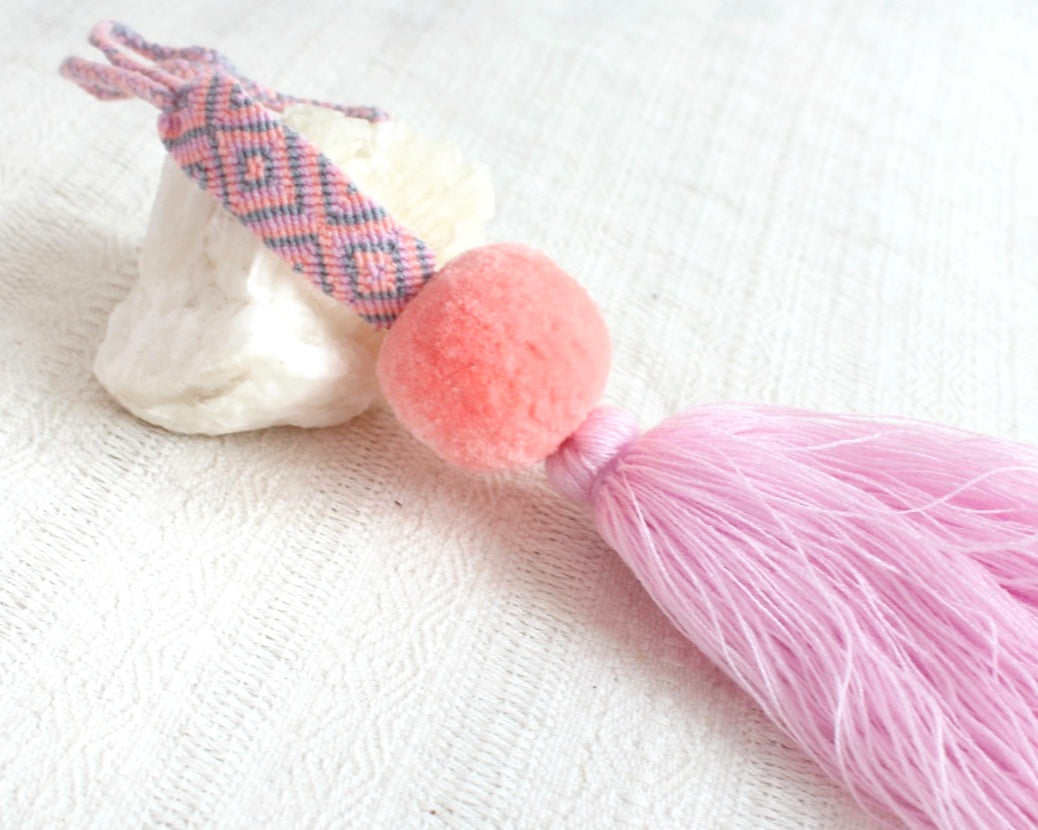 Campanitas, pompón y pulsera Rosa Coral Gris