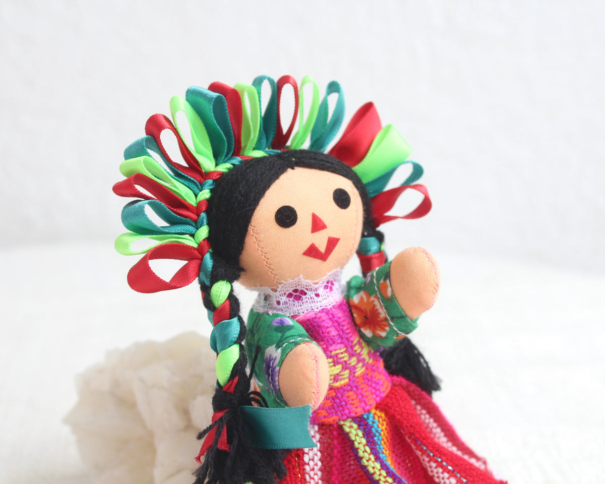 Muñeca Lelé Pequeña Esmeralda Rojo Verde