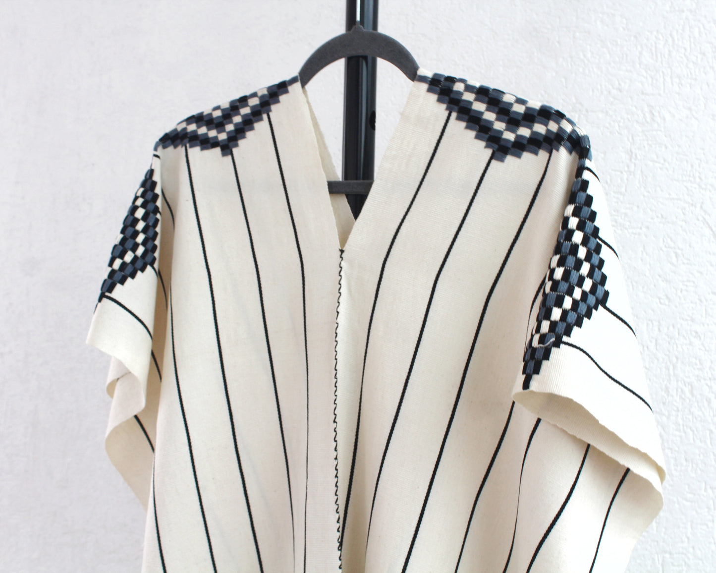 Jorongo Rombos Blanco Lineas Negras Gris