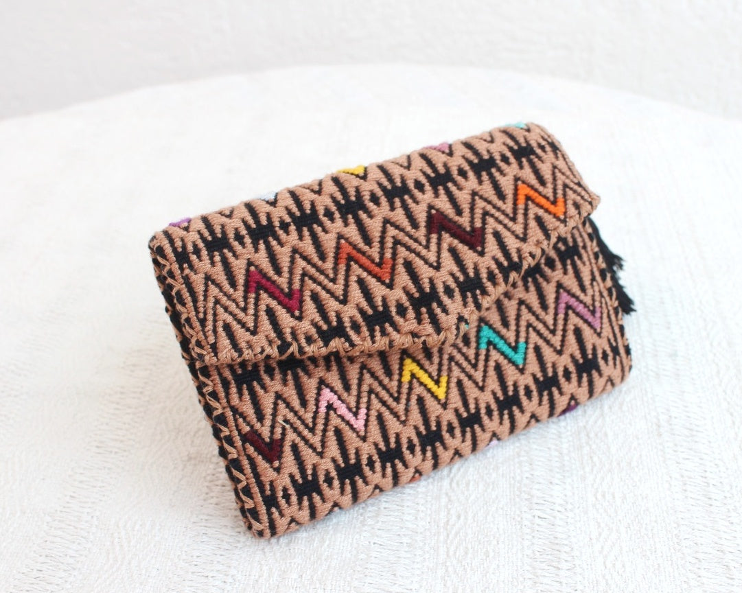 Cartera Lluvia de Estrellas Café Negro