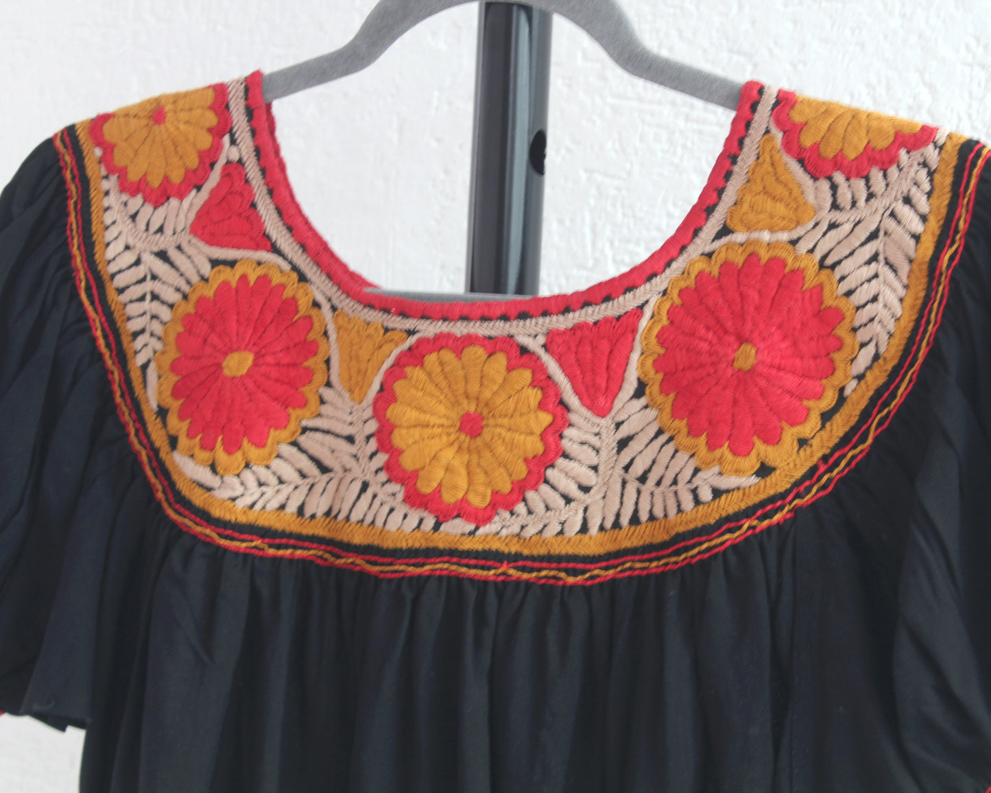 Blusa Aguacatenango Negro Rojo Beige