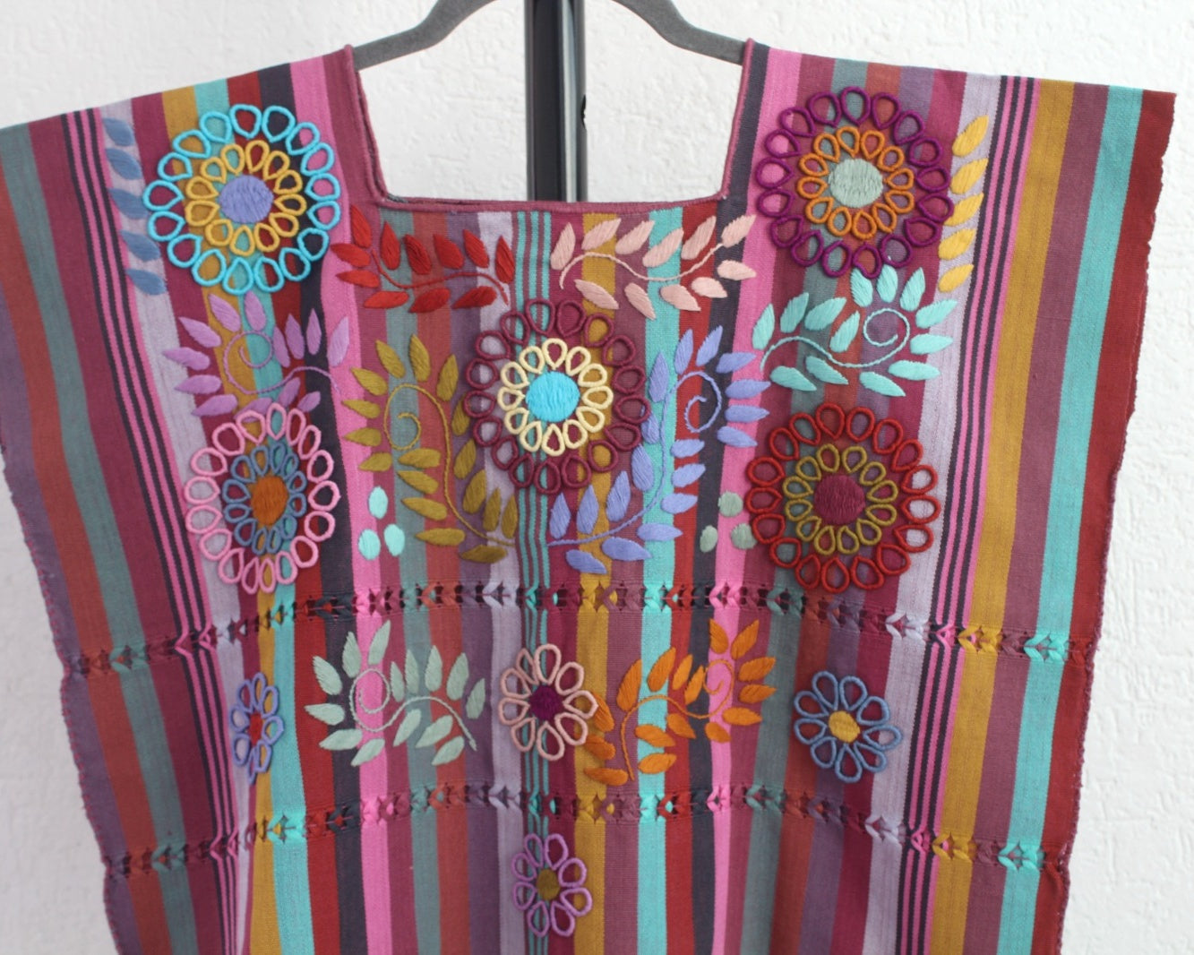 Top Flores Rococo Rosa Lila Negro