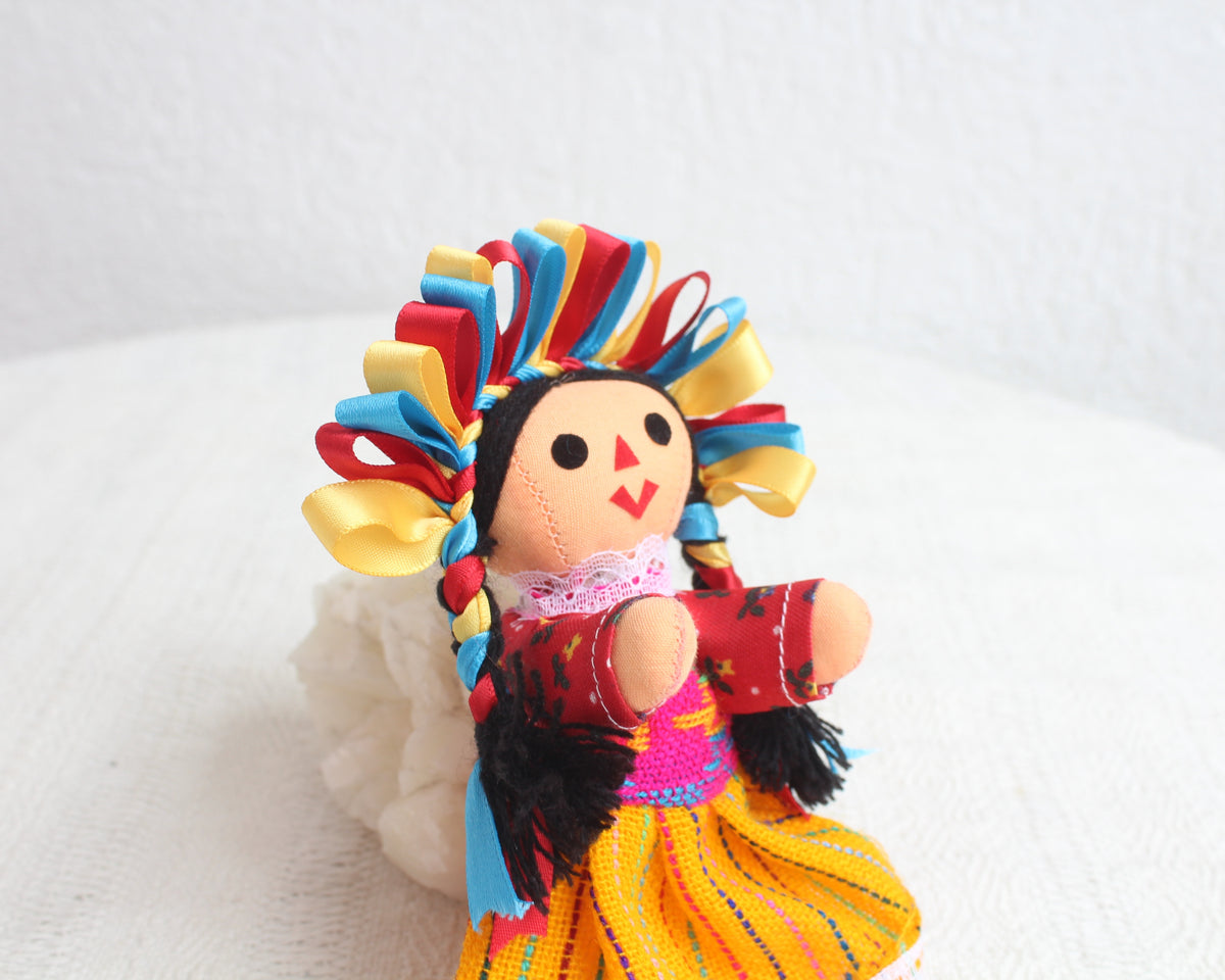 Muñeca Lelé Pequeña Rojo Amarillo Azul