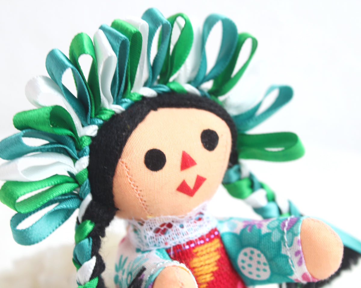 Muñeca Lelé Pequeña Esmeralda Verde Blanco