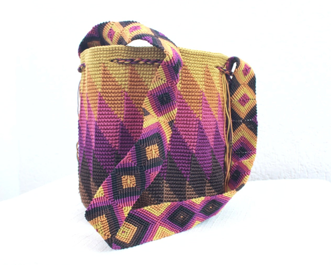 Bolso Morral Rombos Mostaza Morado Café