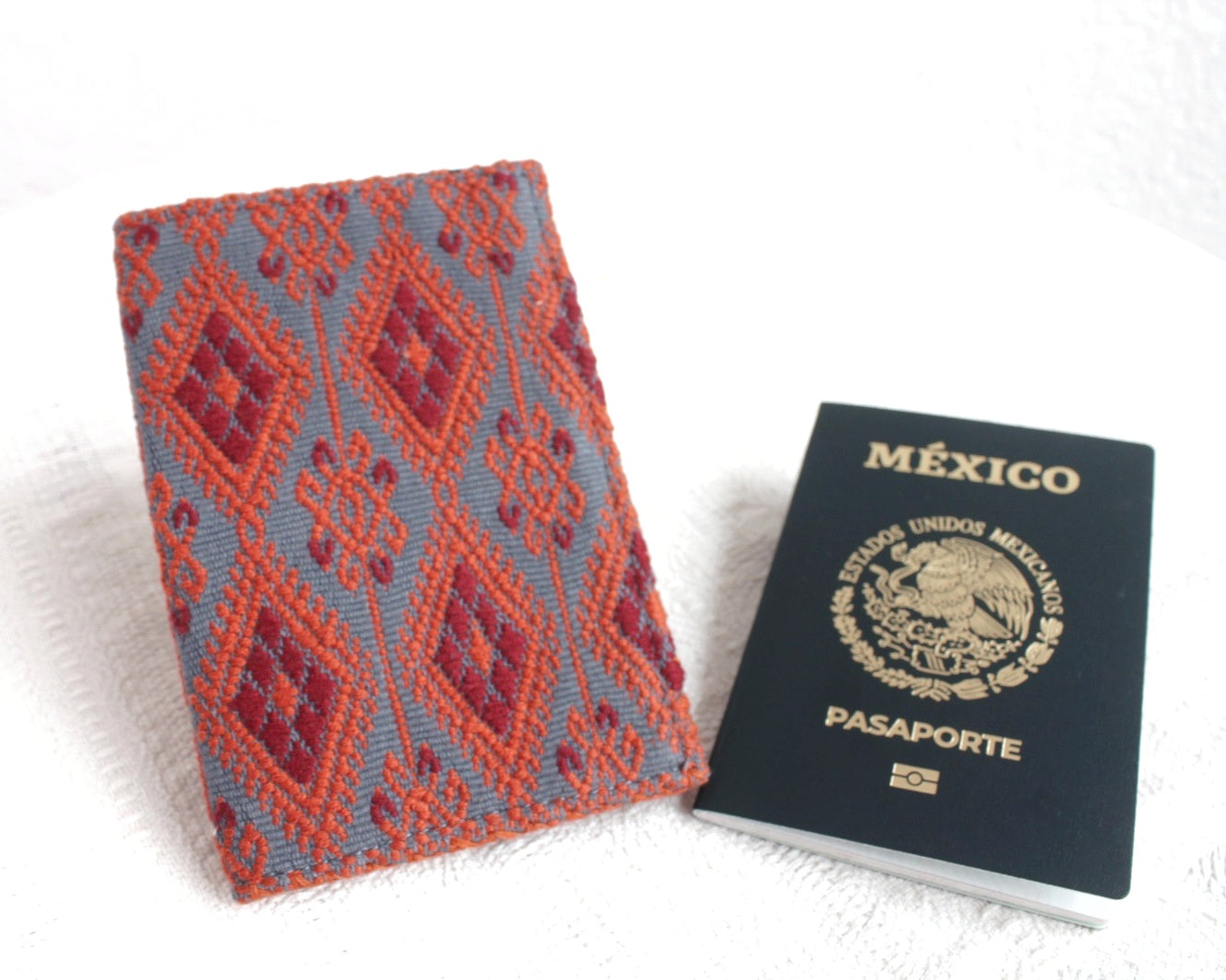 Porta Pasaporte Grecas Naranja Vino