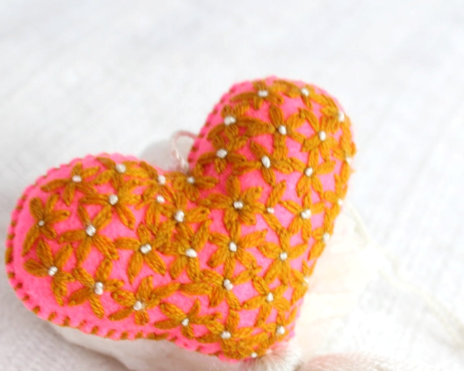 Corazón Florecitas Rosa Verde Olivo Beige