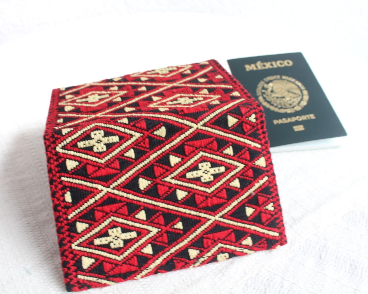 Porta Pasaporte Estrella Beige Rojo