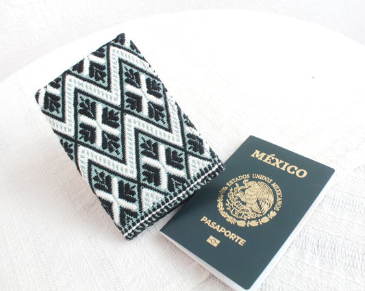Porta Pasaporte Flores Blanco Negro Menta