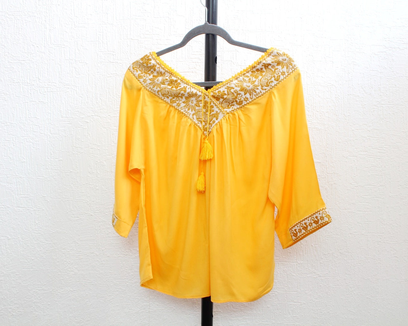 Blusa Cuello V Amarillo Burritos