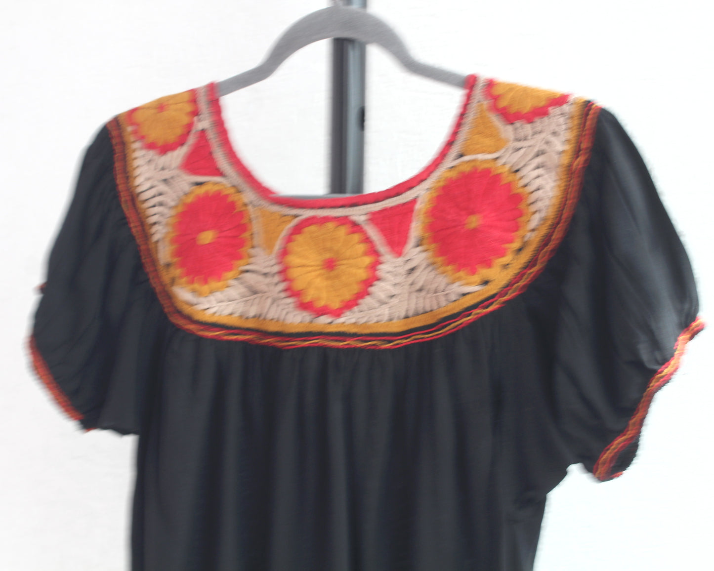 Blusa Aguacatenango Negro Rojo Beige