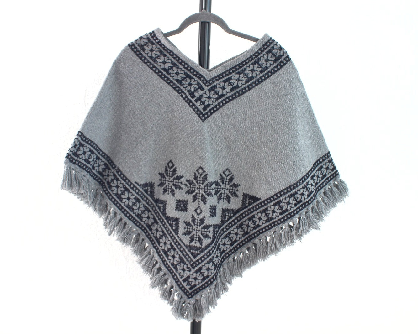 Mañanita Estrellas Gris Negro Punto de Cruz