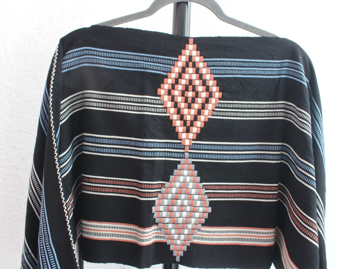 Jorongo Rombos Negro Lineas