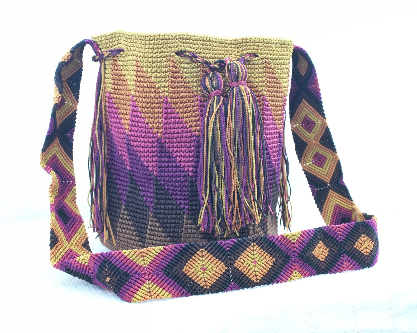 Bolso Morral Rombos Mostaza Morado Café