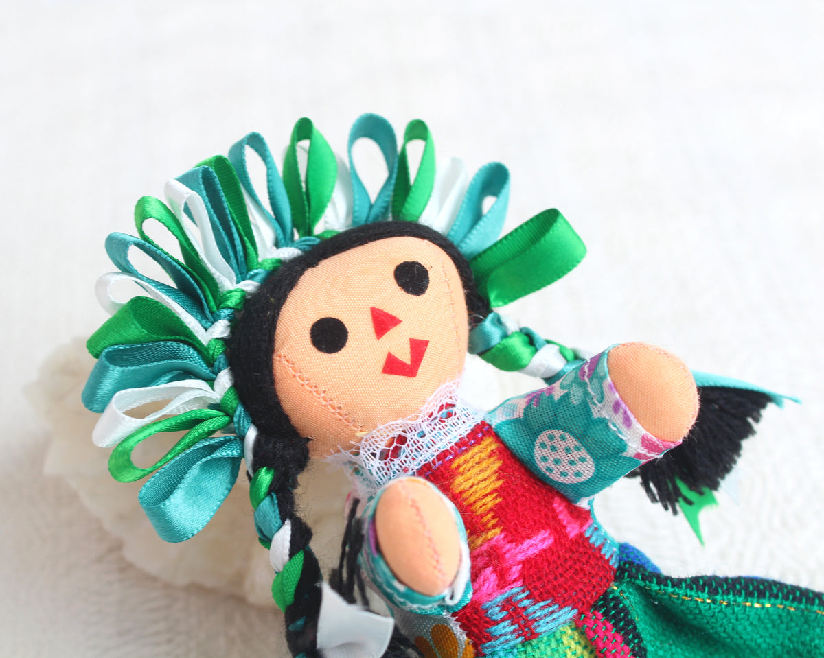 Muñeca Lelé Pequeña Esmeralda Verde Blanco