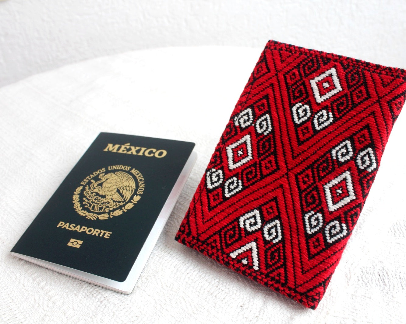 Porta Pasaporte Pejel Rojo Negro