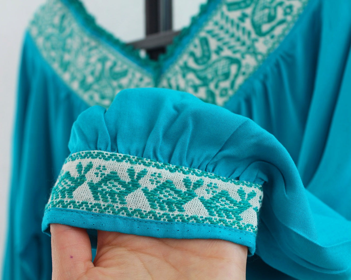 Blusa Cuello V Turquesa Burritos