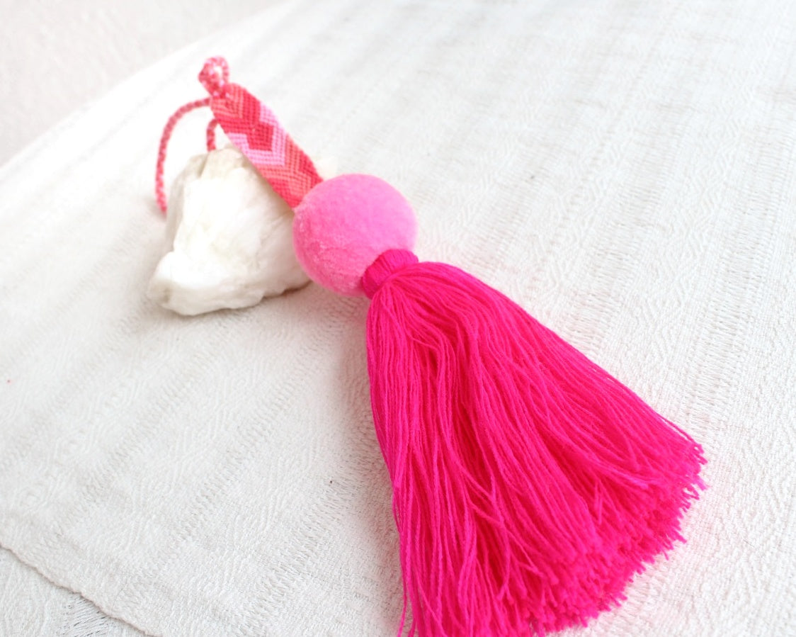 Campanitas, pompón y pulsera Rosa Mexicano