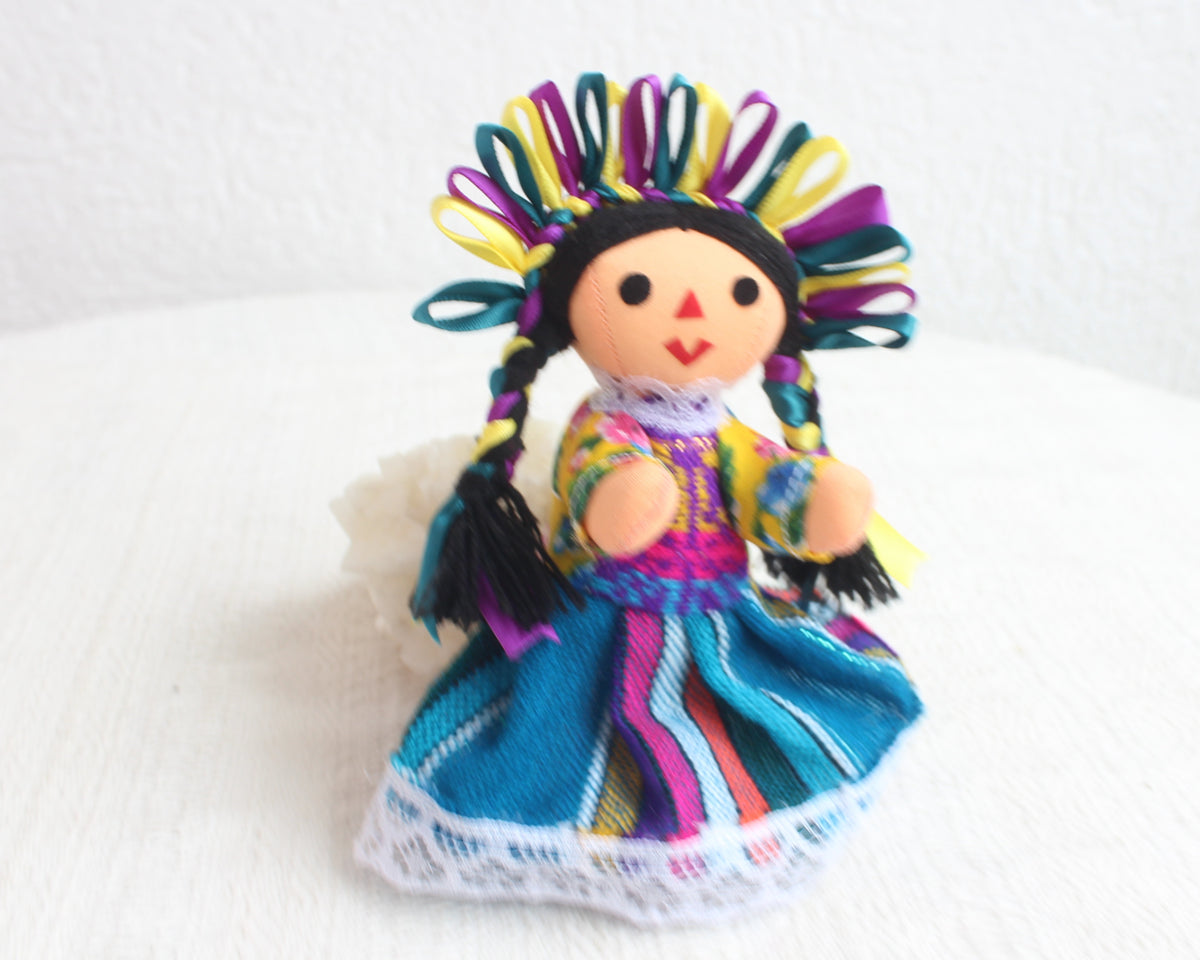 Muñeca Lelé Pequeña Amarillo Verde Violeta