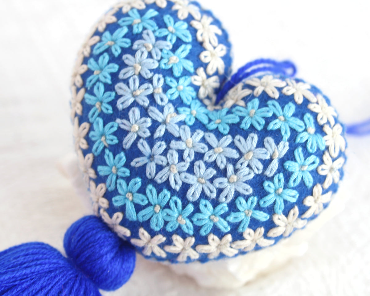 Corazón Florecitas Azul Claro