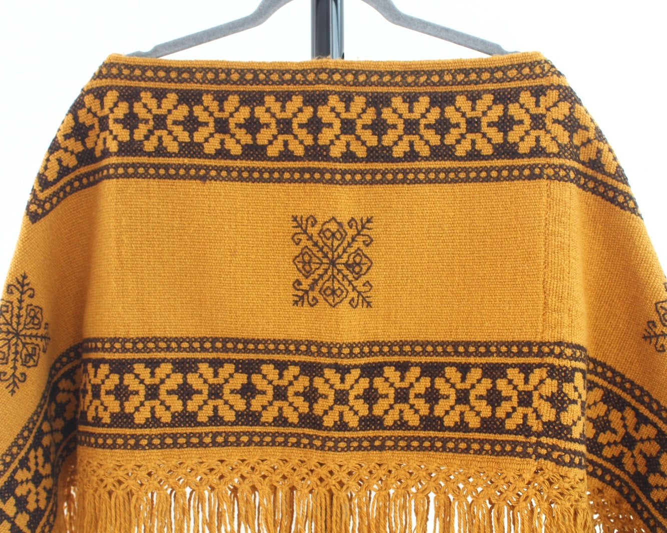 Mañanita Flores Amarillo Mostaza Café Punto de Cruz